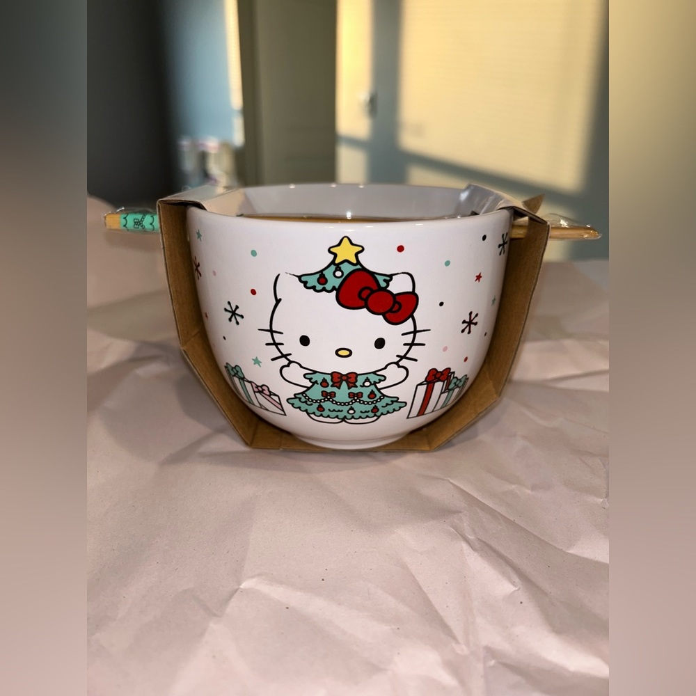 Hello Kitty Christmas Bowl - Picture 1 of 4